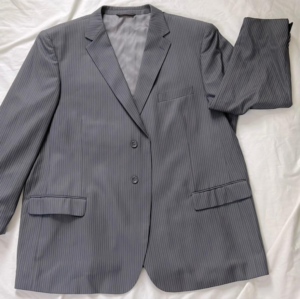 Caravelli men's suit